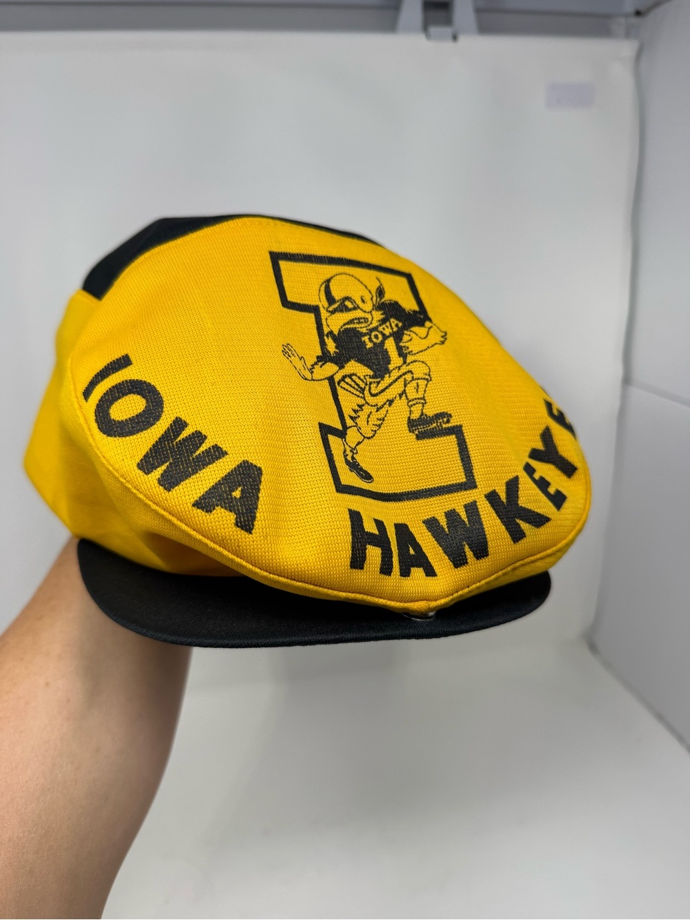 Yellow Newsboy Hat - Vintage Iowa Hawkeyes Cap (DHBELV)